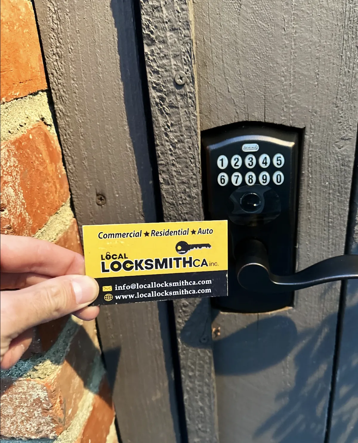 Keypad lock screen on a commercial door